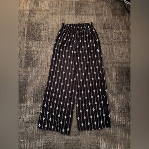 Black and White Patterned Pants with pockets